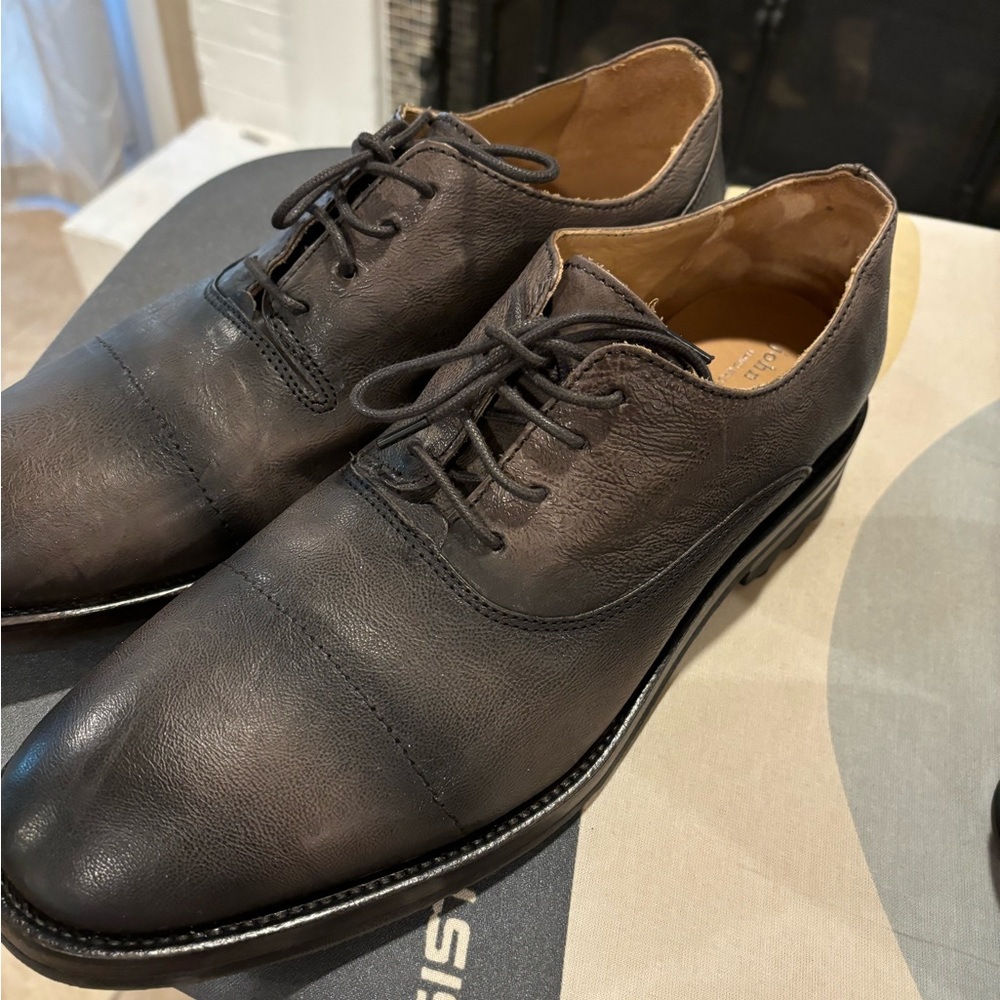 John Varvatos gray leather oxfords in very good condition